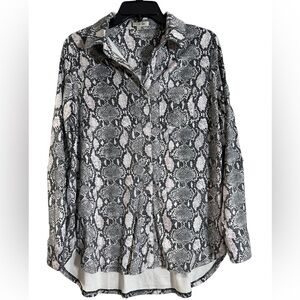 Tyler Boe Grey Blush Python Reptile Print Sueded-Feel Shirt Blouse Relaxed Fit